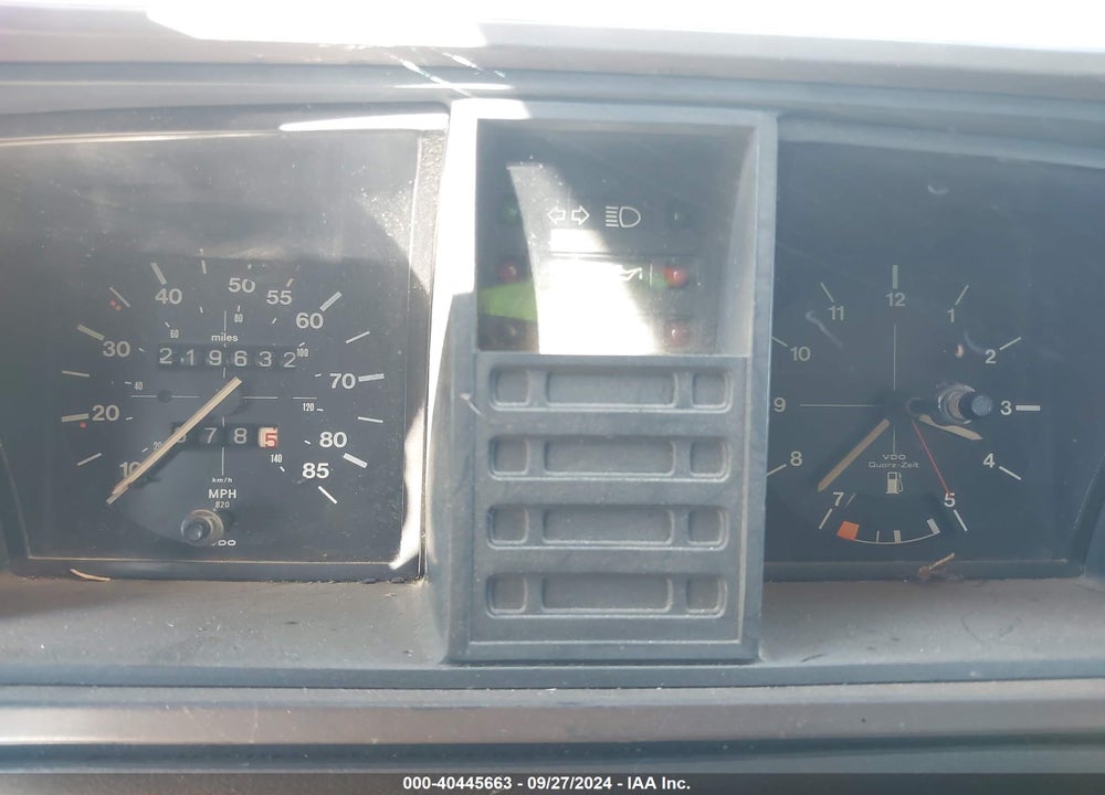 1981 VOLKSWAGEN KOMBI CAMPER VIN: WV2ZA0258BH065827
