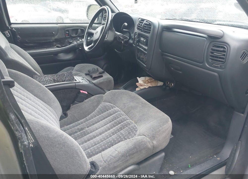 2002 CHEVROLET BLAZER LS VIN: 1GNDT13W52K101421