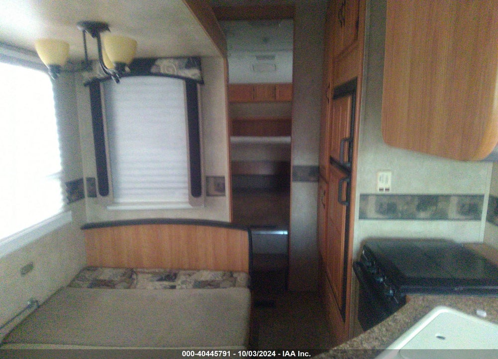 2008 KEYSTONE 252FWRLS VIN: 4YDF2522481533178