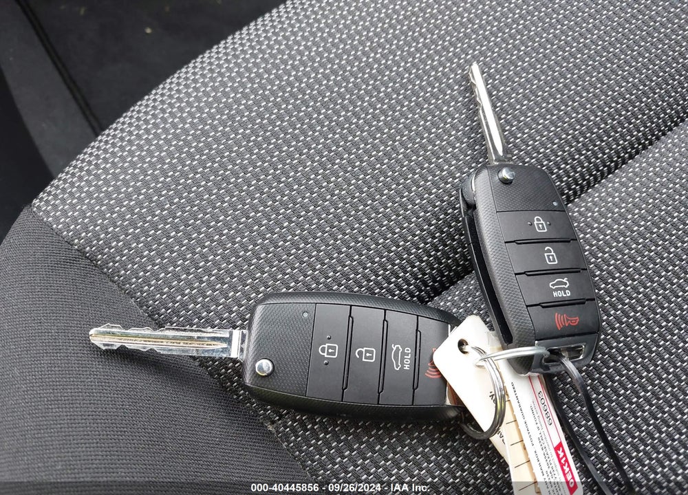 2017 KIA FORTE VIN: 3KPFK4A75HE100833