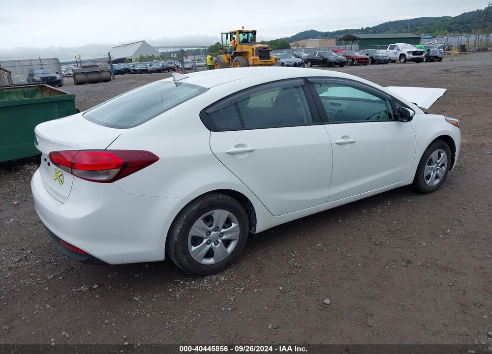 2017 KIA FORTE VIN: 3KPFK4A75HE100833