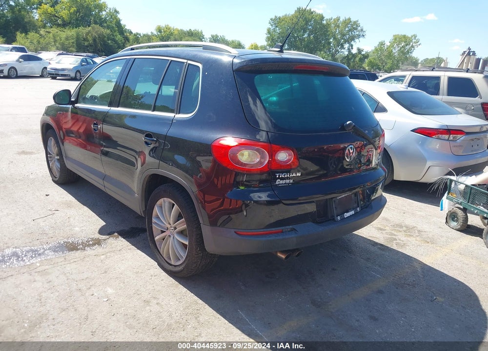 2011 VOLKSWAGEN TIGUAN SE VIN: WVGBV7AX8BW519419