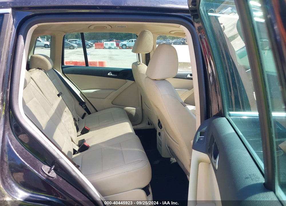 2011 VOLKSWAGEN TIGUAN SE VIN: WVGBV7AX8BW519419