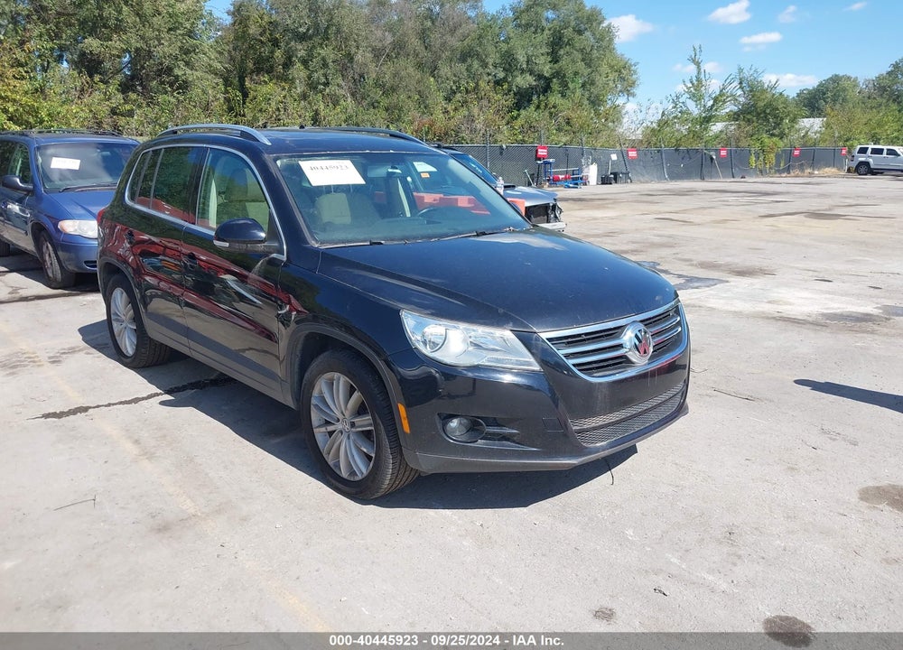 2011 VOLKSWAGEN TIGUAN SE VIN: WVGBV7AX8BW519419
