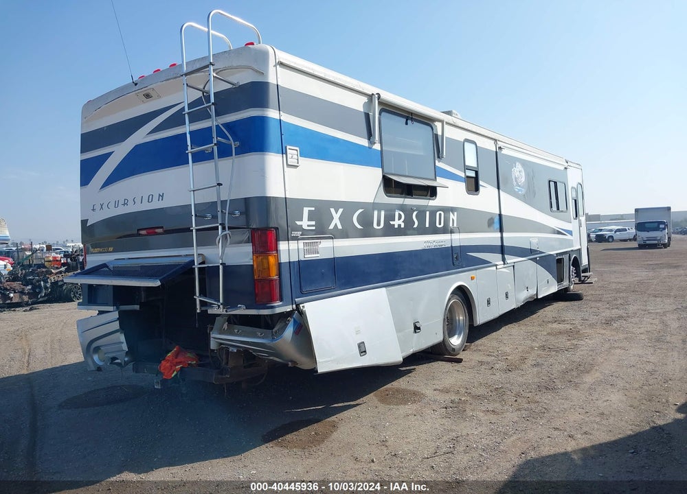 2002 FREIGHTLINER CHASSIS X LINE MOTOR HOME VIN: 4UZAAHAK32CK26319