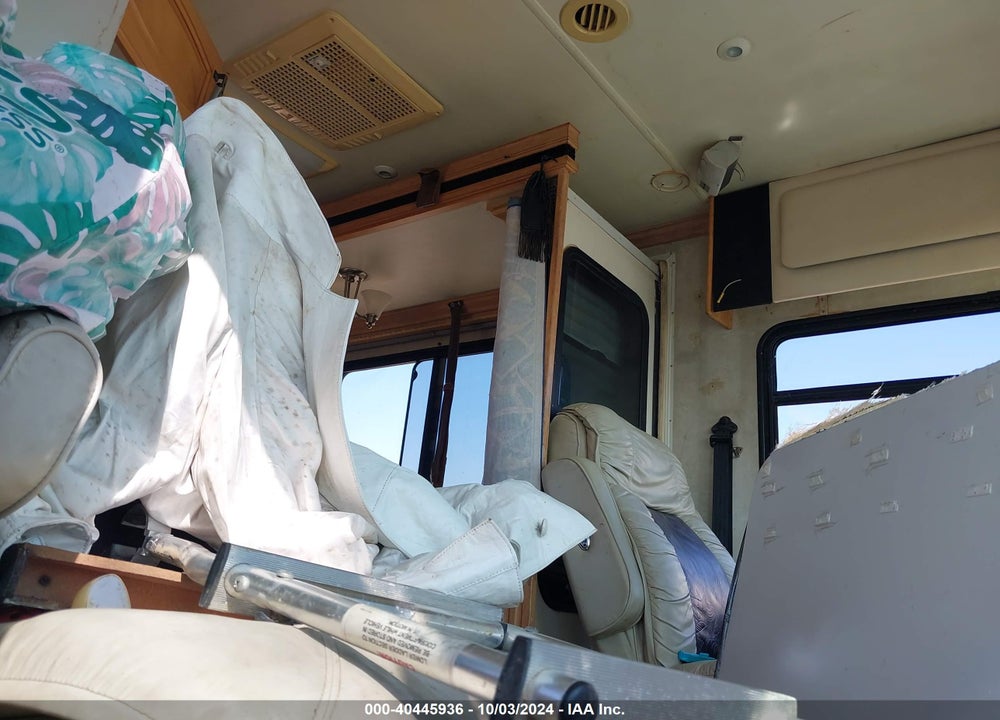 2002 FREIGHTLINER CHASSIS X LINE MOTOR HOME VIN: 4UZAAHAK32CK26319