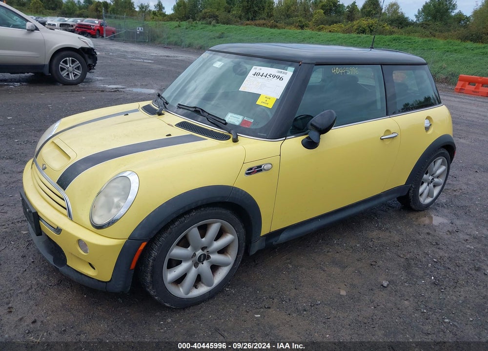 2004 MINI COOPER S VIN: WMWRE33444TD84166