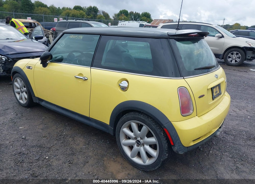2004 MINI COOPER S VIN: WMWRE33444TD84166