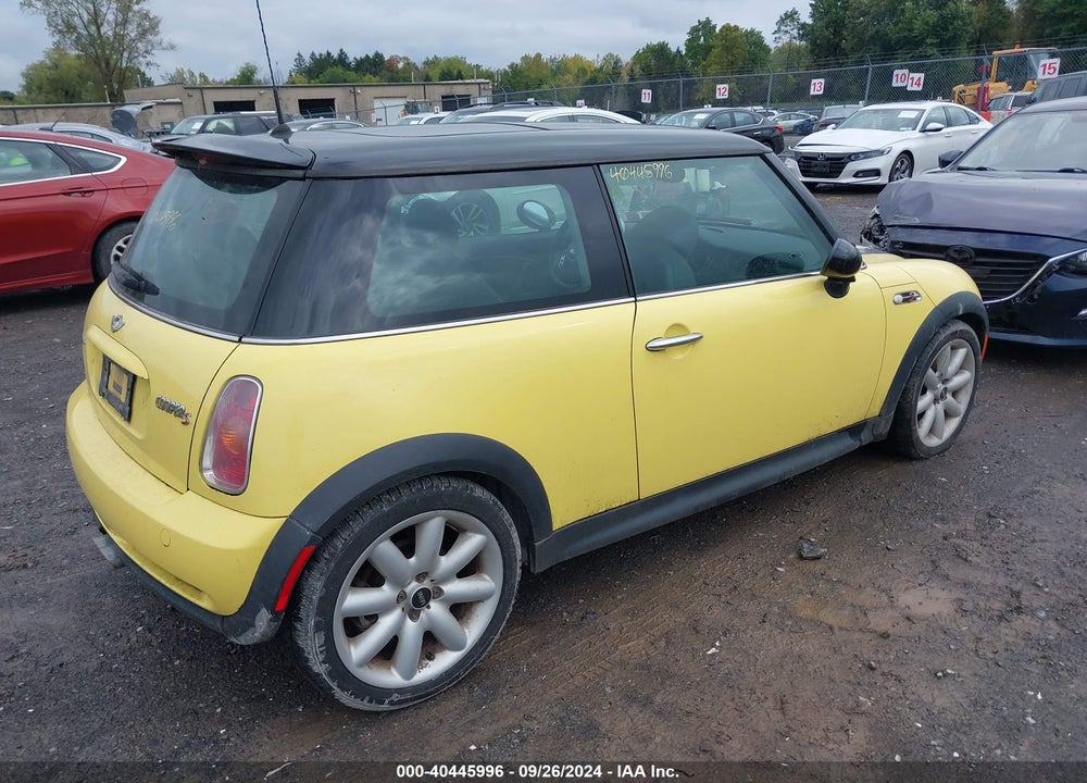 2004 MINI COOPER S VIN: WMWRE33444TD84166