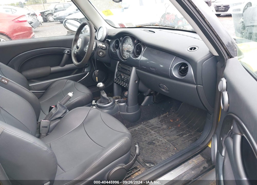 2004 MINI COOPER S VIN: WMWRE33444TD84166
