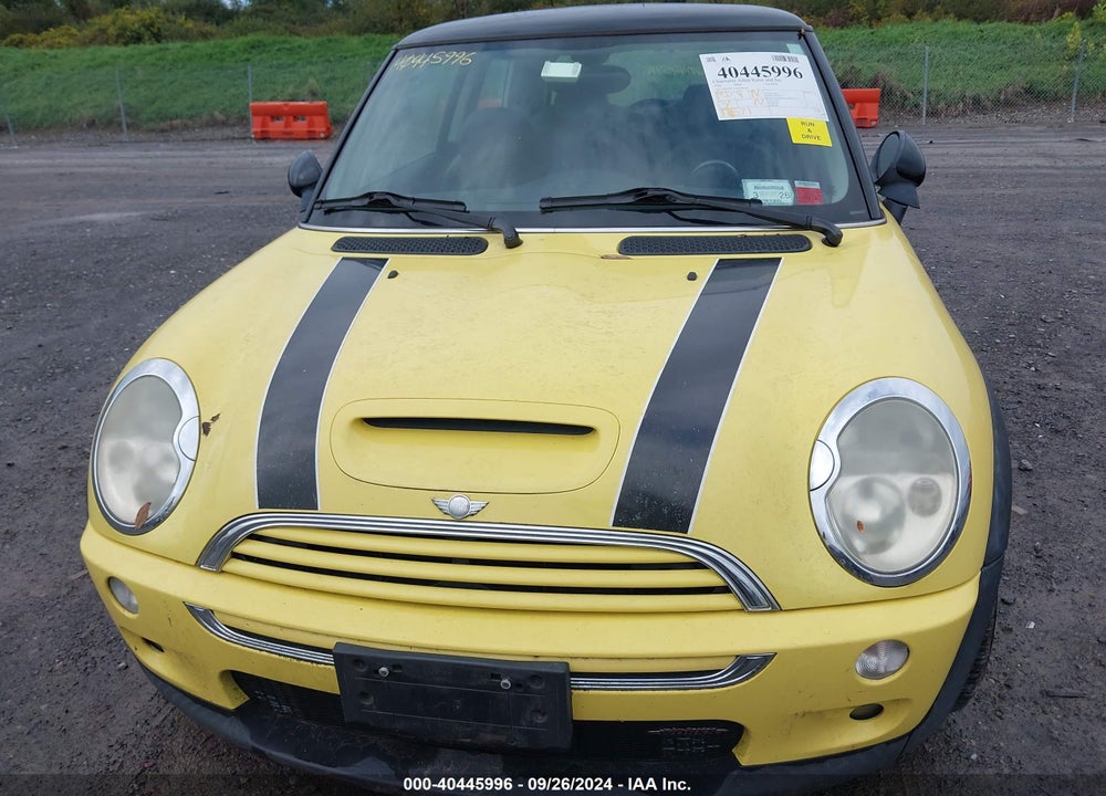 2004 MINI COOPER S VIN: WMWRE33444TD84166