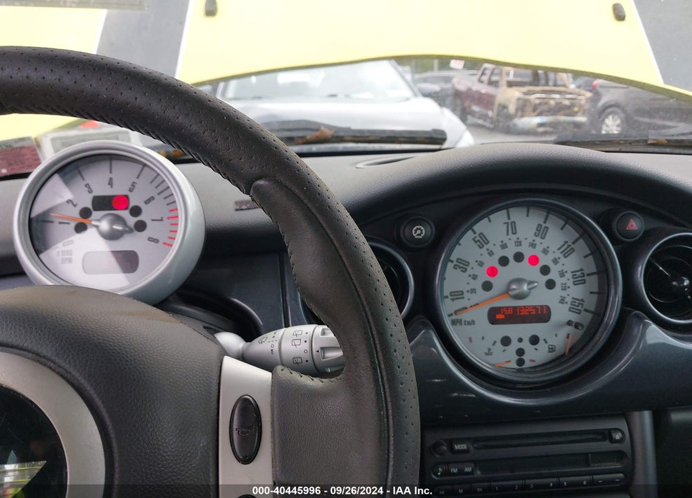 2004 MINI COOPER S VIN: WMWRE33444TD84166