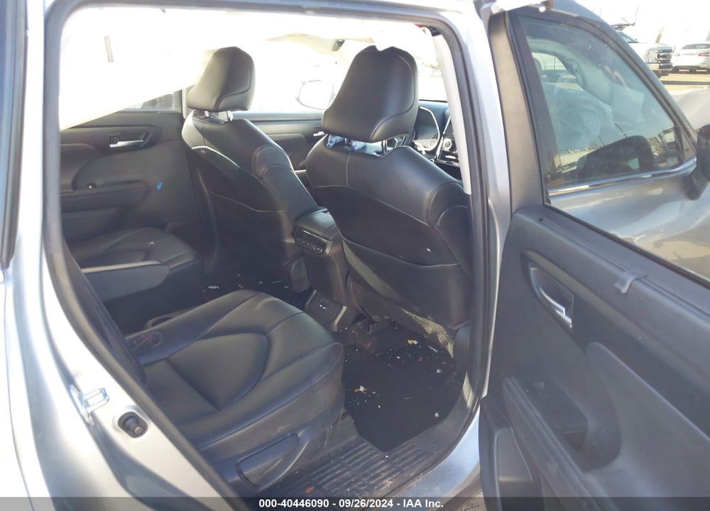 2021 TOYOTA HIGHLANDER XLE VIN: 5TDGZRAH3MS043764