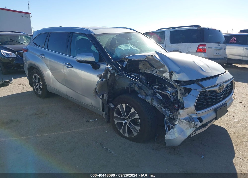 2021 TOYOTA HIGHLANDER XLE VIN: 5TDGZRAH3MS043764