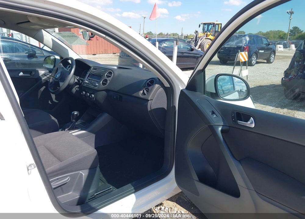 2012 VOLKSWAGEN TIGUAN S VIN: WVGAV7AX8CW567001