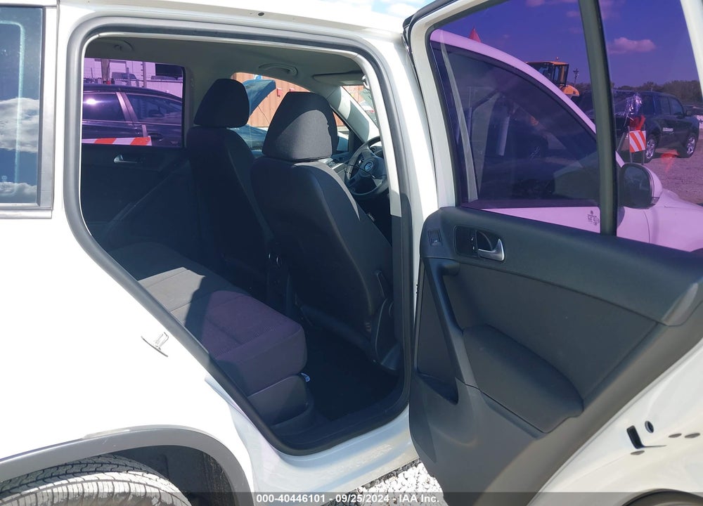 2012 VOLKSWAGEN TIGUAN S VIN: WVGAV7AX8CW567001
