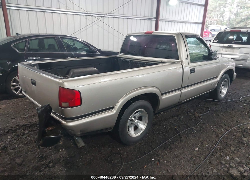 1998 CHEVROLET S-10 LS FLEETSIDE VIN: 1GCCS1449WK196575