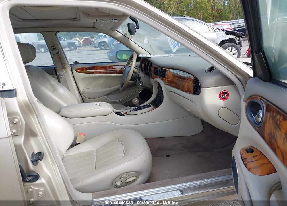 1998 JAGUAR XJ8 L VIN: SAJHX6242WC827590