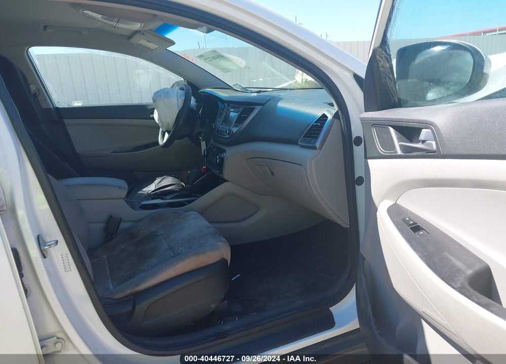 2016 HYUNDAI TUCSON SE VIN: KM8J33A49GU069525