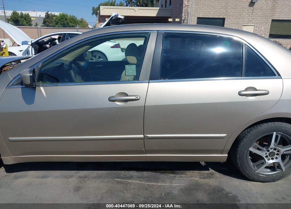 2003 HONDA ACCORD 2.4 EX VIN: JHMCM56603C054085
