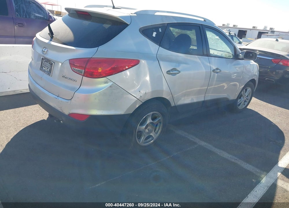 2010 HYUNDAI TUCSON GLS VIN: KM8JU3AC6AU012890