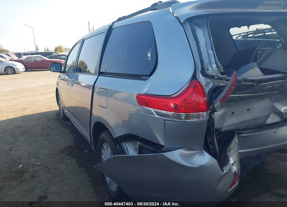 2011 TOYOTA SIENNA XLE V6 VIN: 5TDYK3DC7BS132126