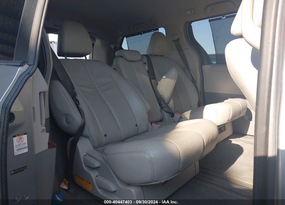 2011 TOYOTA SIENNA XLE V6 VIN: 5TDYK3DC7BS132126