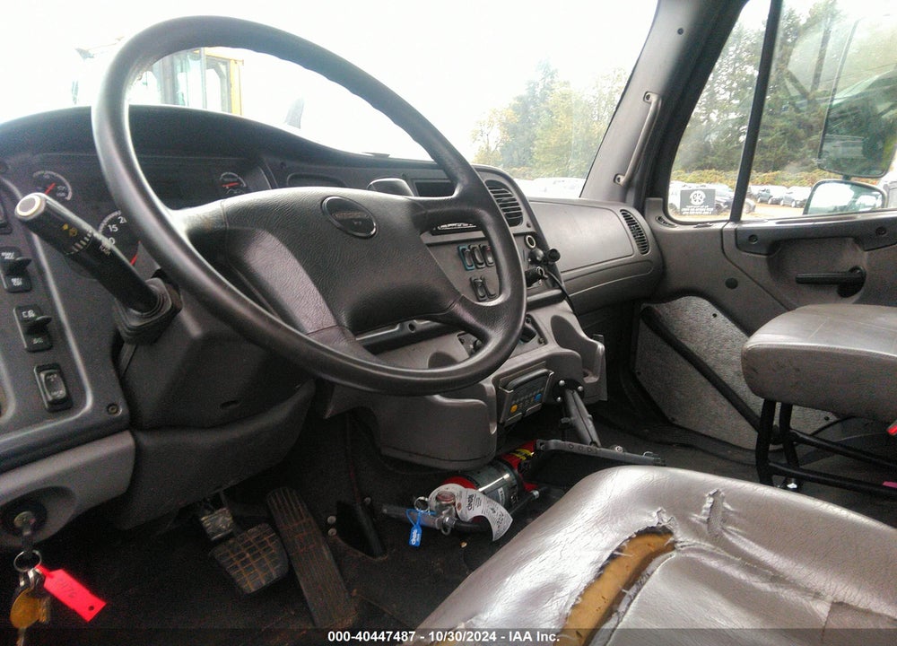 2017 FREIGHTLINER M2 106 VIN: 1FVACVDU0HHHY3606
