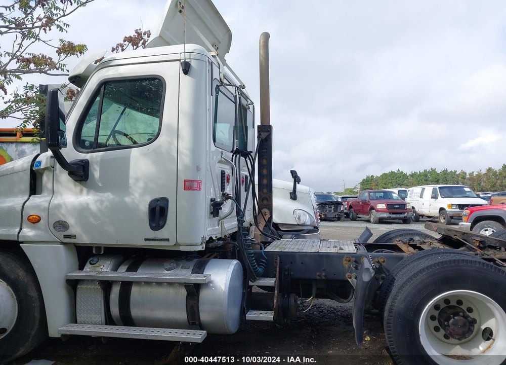 2011 FREIGHTLINER CASCADIA 125 VIN: 1FUJGEDV7BSAY8440