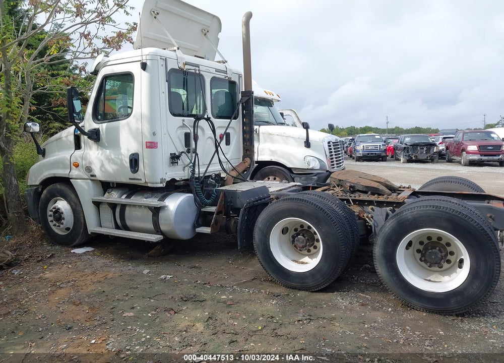 2011 FREIGHTLINER CASCADIA 125 VIN: 1FUJGEDV7BSAY8440