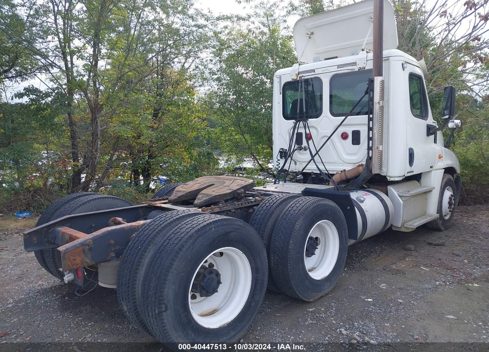 2011 FREIGHTLINER CASCADIA 125 VIN: 1FUJGEDV7BSAY8440