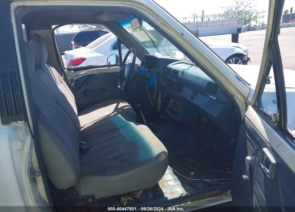 1988 TOYOTA PICKUP 1 TON LONG BED RN55 VIN: JT4RN55E3J0267337