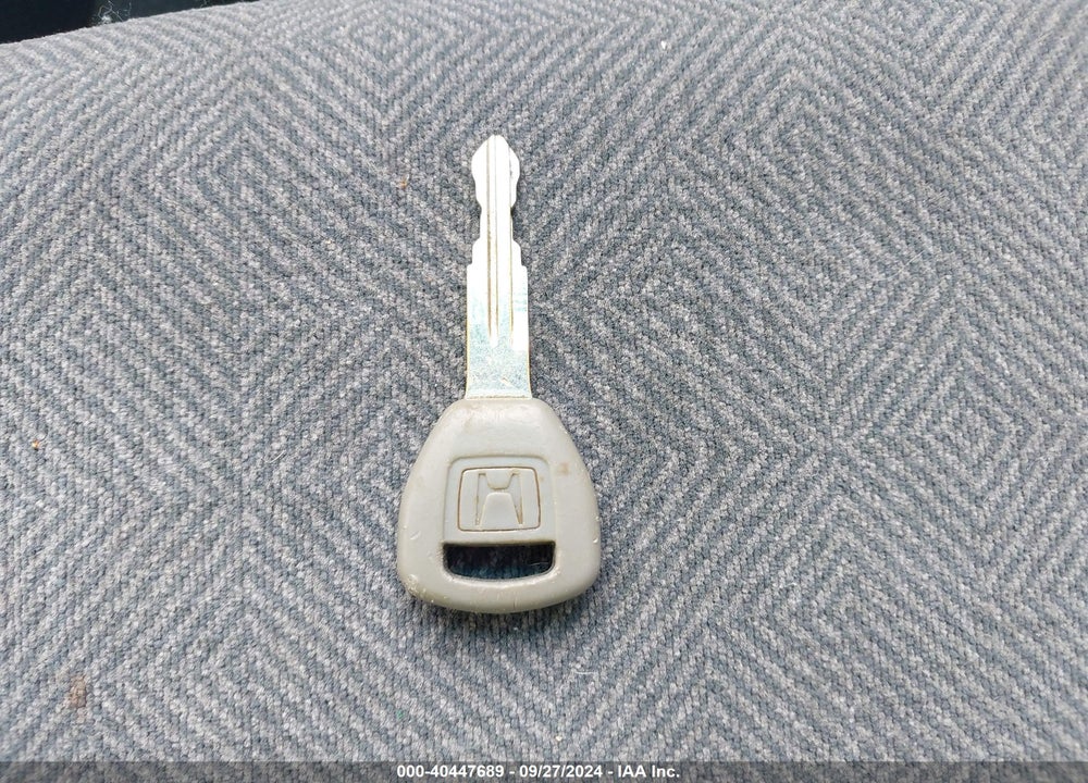 2002 HONDA CIVIC LX VIN: 1HGES15502L072555