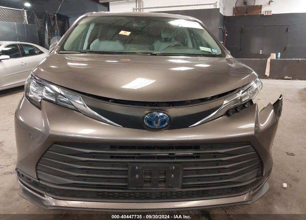 2021 TOYOTA SIENNA LE VIN: 5TDKRKECXMS010101
