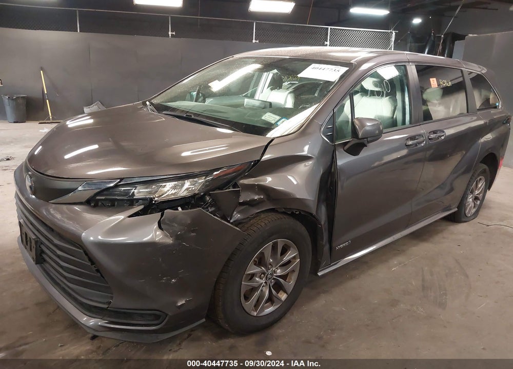 2021 TOYOTA SIENNA LE VIN: 5TDKRKECXMS010101
