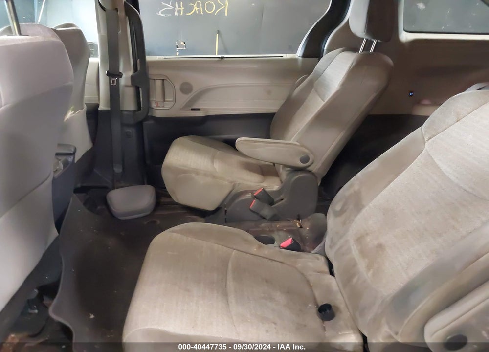 2021 TOYOTA SIENNA LE VIN: 5TDKRKECXMS010101