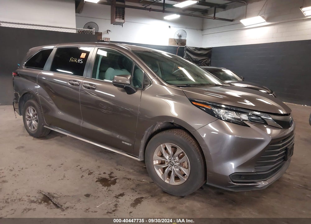 2021 TOYOTA SIENNA LE VIN: 5TDKRKECXMS010101