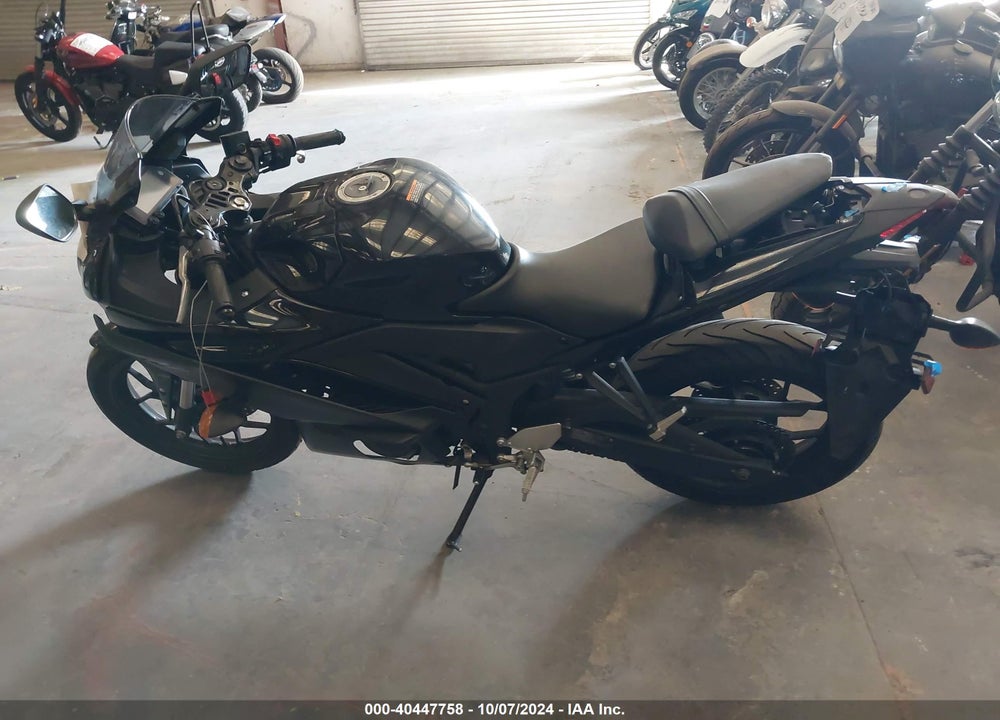 2023 YAMAHA YZFR3 A VIN: MH3RH18Y5PK009759
