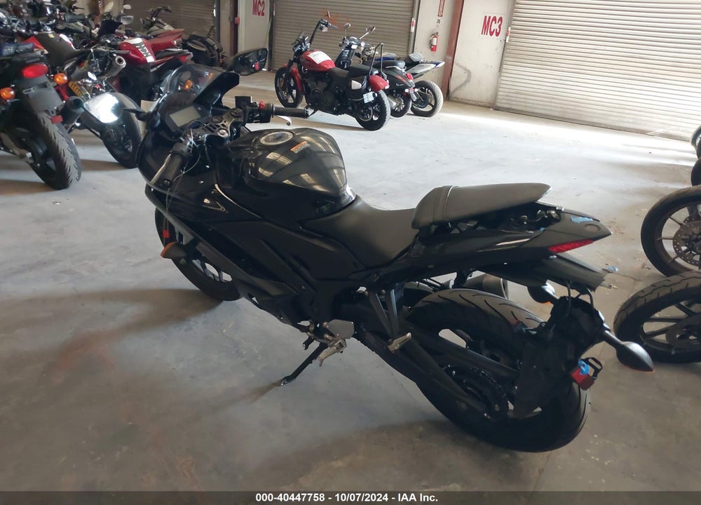 2023 YAMAHA YZFR3 A VIN: MH3RH18Y5PK009759