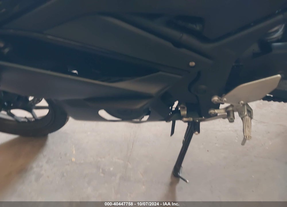 2023 YAMAHA YZFR3 A VIN: MH3RH18Y5PK009759