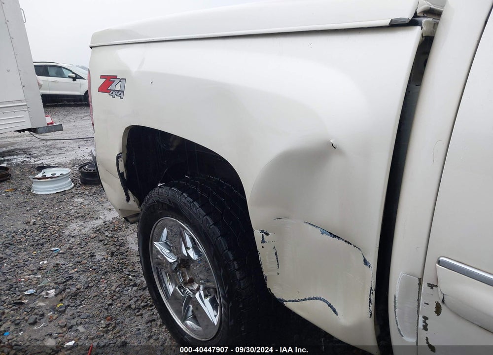 2011 CHEVROLET SILVERADO 1500 LT VIN: 3GCPKSE37BG329770