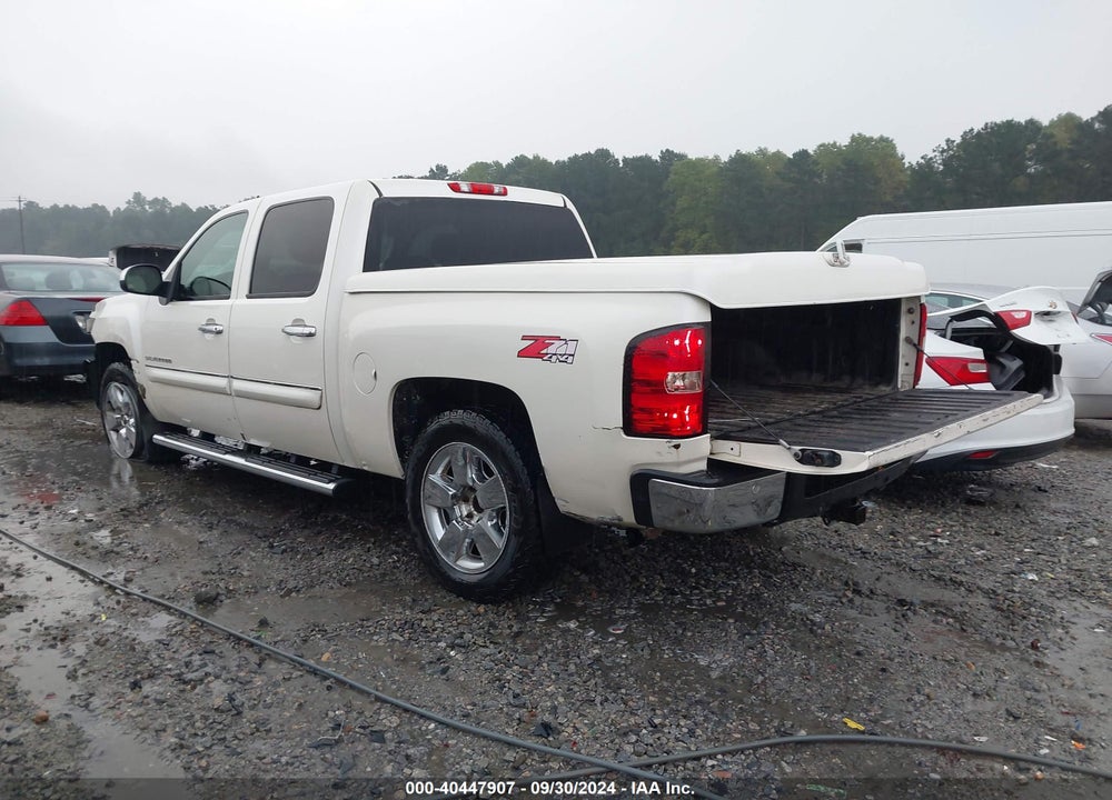 2011 CHEVROLET SILVERADO 1500 LT VIN: 3GCPKSE37BG329770