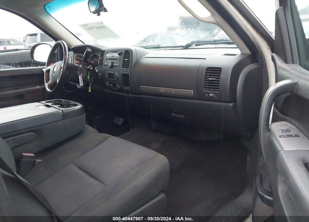 2011 CHEVROLET SILVERADO 1500 LT VIN: 3GCPKSE37BG329770