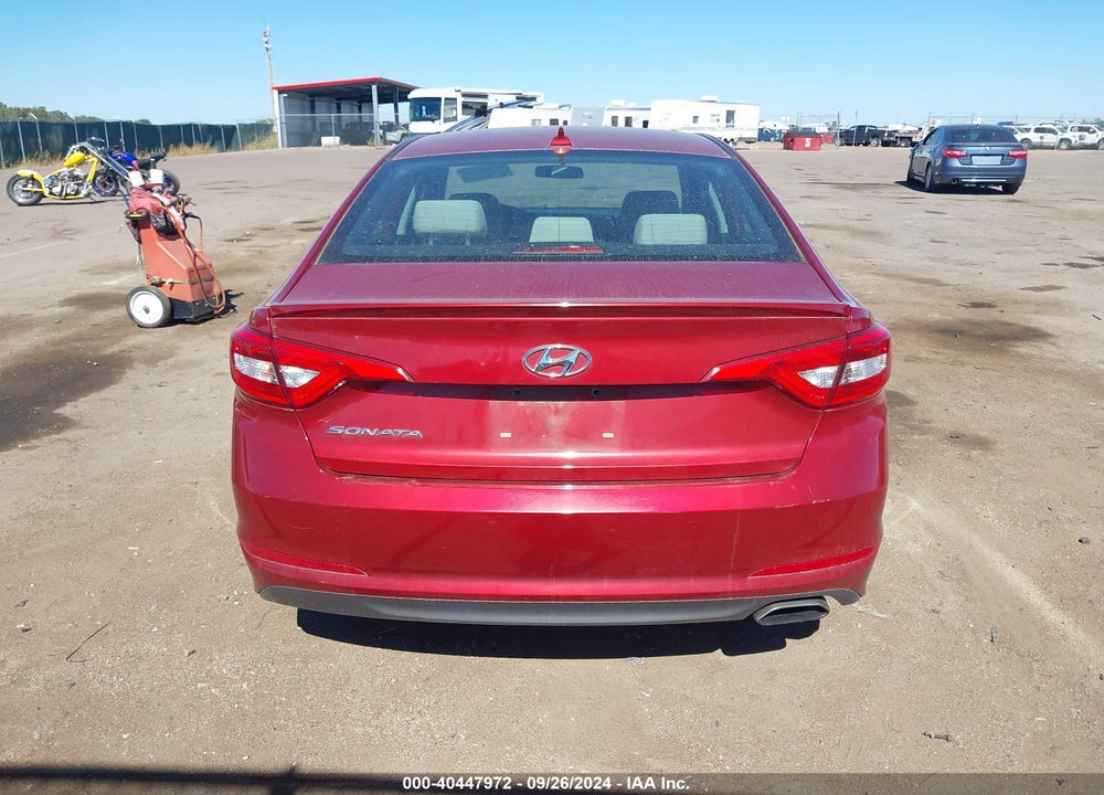 2015 HYUNDAI SONATA SE VIN: 5NPE24AF0FH176553