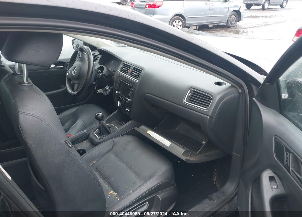 2011 VOLKSWAGEN JETTA 2.5L SE VIN: 3VWBZ7AJ3BM329075
