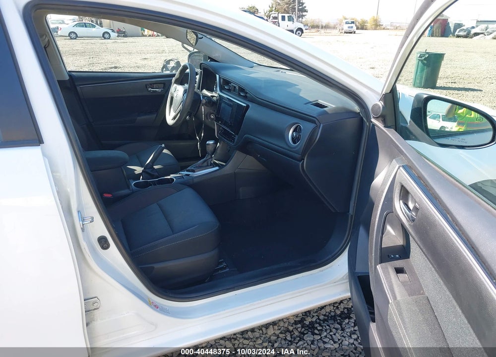 2018 TOYOTA COROLLA LE VIN: 2T1BURHE4JC053518