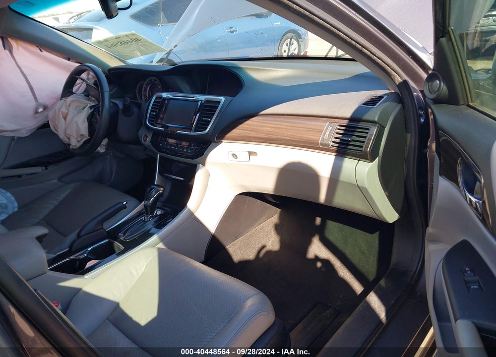 2017 HONDA ACCORD VIN: 1HGCR2F85HA032154