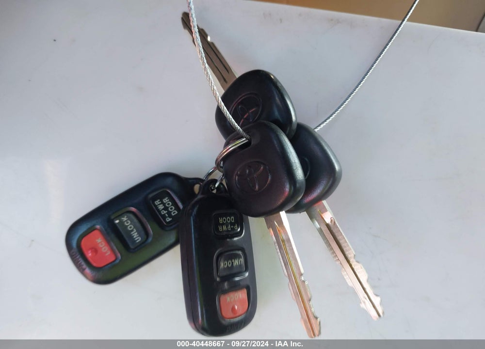 2001 TOYOTA SIENNA XLE VIN: 4T3ZF13C71U340440