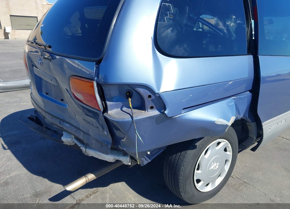 1998 TOYOTA SIENNA LE VIN: 4T3ZF13C1WU079006