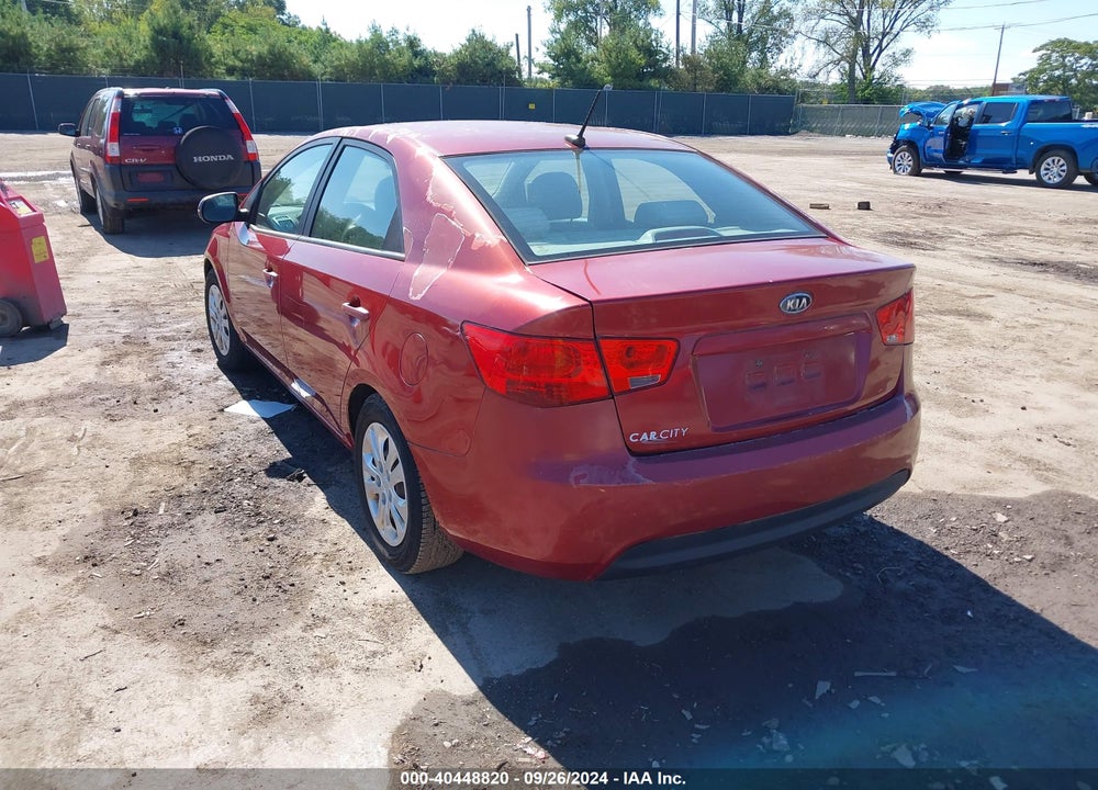 2011 KIA FORTE EX VIN: KNAFU4A29B5887395